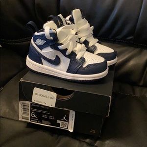 Nike Air Jordan 1 mid